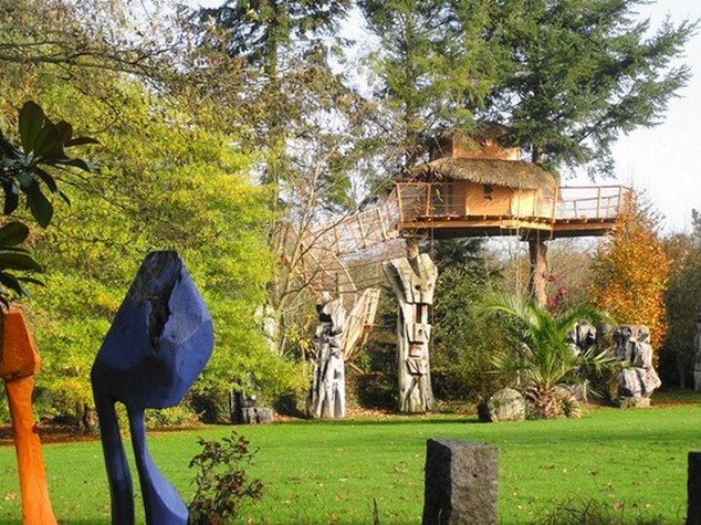 Weekend insolite aux Cabanes du Jardin de pierre perchées dans les arbres près de Paimpol