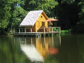 Week-end insolite en cabane lacustre au domaine d’Ettevaux en Bourgogne